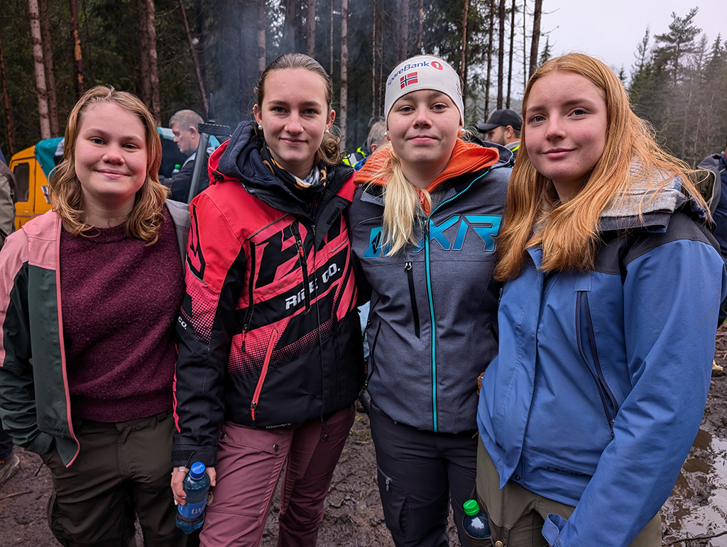 Skogfagelever fulgte med på taubanedagen