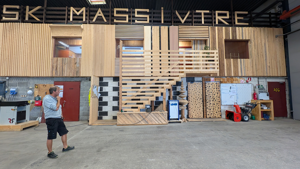 <i class="fa fa-plus" aria-hidden="true"></i> Norsk Massivtre skrur det til